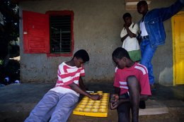 Bao;-Board-game;-Comoros-Archipelago;-Daily-life;-Doorstep;-France;-Game;-Indian-Ocean;-Kaleidos;-Kaleidos-images;-La-parole-à-limage;-Laurent-Abad;-Mayotte;-Stories-Pictures;-Teenagers;-Youth